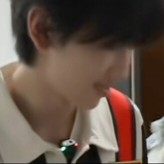 凌晨一点不睡觉折千纸鹤这种主意也只有我哥哥这个神人能想出来了