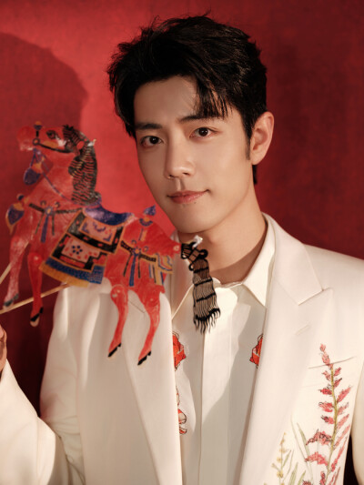 岁岁安康，年年欢畅。此间烟火，共迎花开。今晚和@肖战 #北京台春晚# 见[送花花] ​​​