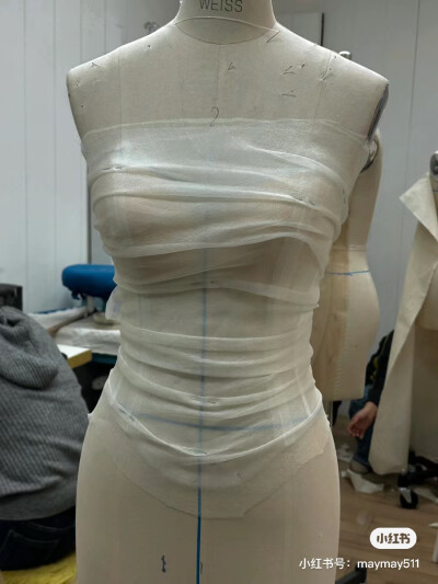 设计配饰，服装设计，线稿创意