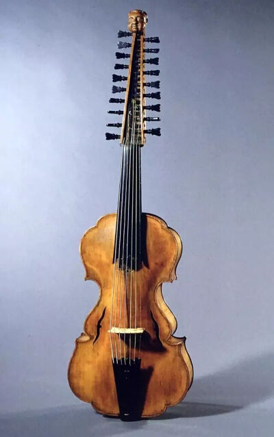 ▲《爱之提琴》（1727）
[德]格里瑟（M.Griesser, 1690-1784）作
曼海姆REM博物馆
