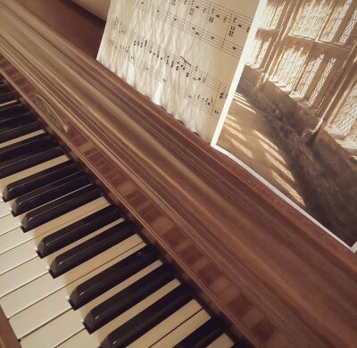 时针走过一个圈 我们又向前