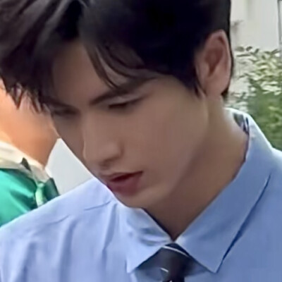 中午只有一个小时晒不到太阳