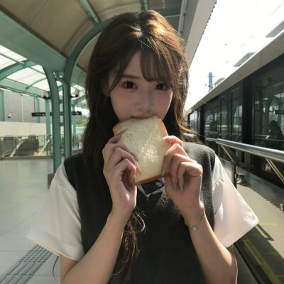 时针走过一个圈 我们又向前