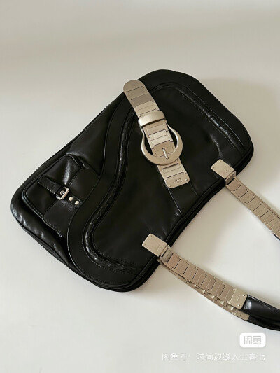 设计配饰，服装设计，线稿创意