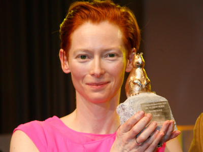 Tilda Swinton曾两度捧泰迪奖，2008