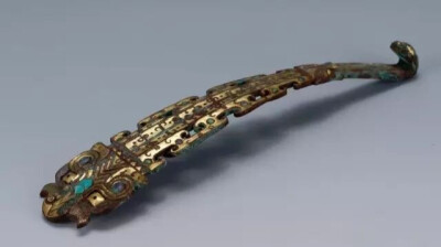 战国-汉  铜错金嵌松石镂空饕餮纹龙首带钩
观复博物馆藏
