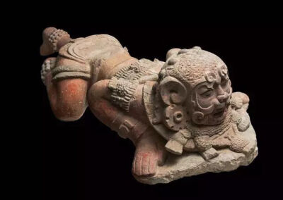 ▲ 公元250年  玛雅文明  危地马拉灰泥彩陶"美洲虎"式攻击型战士（长266cm，宽105cm，高66cm）
危地马拉美洲玛雅博物馆
