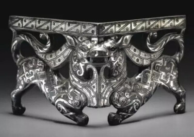 战国  铜错银异兽器座