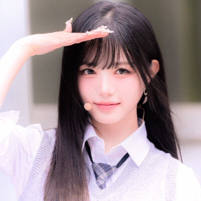 人总是执着于第一眼喜欢上的人或物 此后遇到的全是宛宛类卿