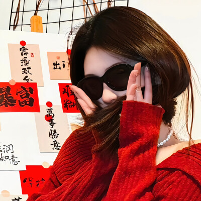 新年红色氛围女头