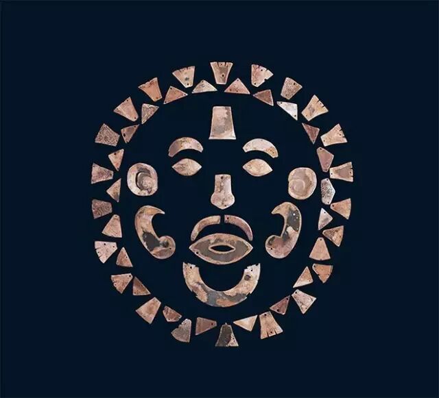 ▲ 西周晚期玉覆面 1990年河南三门峡虢国墓地2001号墓出土
河南博物院藏
