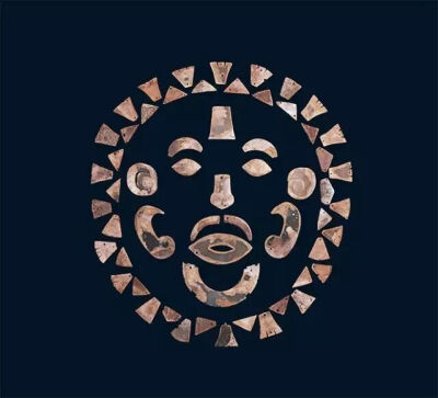 ▲ 西周晚期玉覆面 1990年河南三门峡虢国墓地2001号墓出土
河南博物院藏
