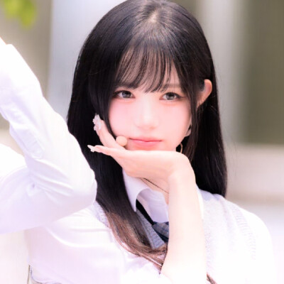 人总是执着于第一眼喜欢上的人或物 此后遇到的全是宛宛类卿