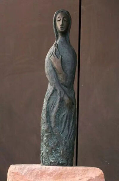 ▲ 青铜雕塑《圣阿波罗尼亚》（2002）
保罗·雷丁（1939-）作
现藏于柏林洪堡大学医院
