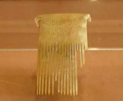 西汉  玉梳 
南越王博物馆藏
