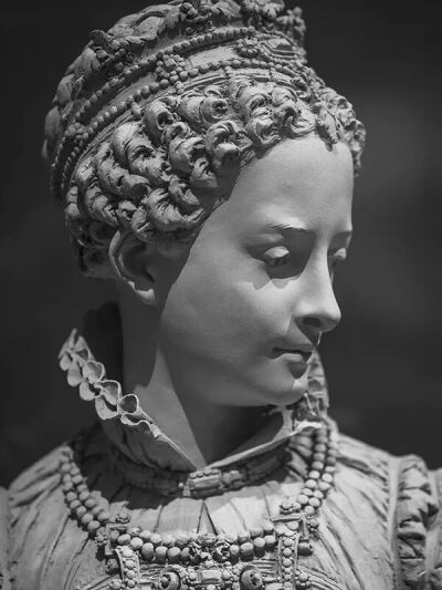 ▲ 陶塑《苏格兰玛丽女王》（1860-69）
法国雕塑家卡耶贝略斯（A.E. Carrier-Belleuse，1824-1887）作
现藏于旧金山艺术博物馆
