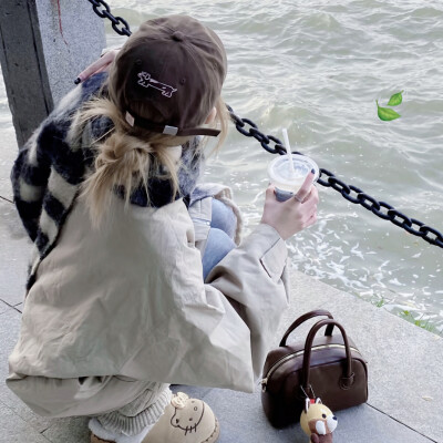 爱如雨中耽溺的蝴蝶