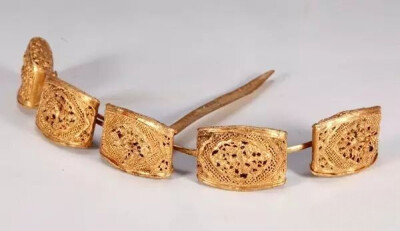 北宋  花卉凤鸟纹桥梁式金发簪
上海观复博物馆藏
