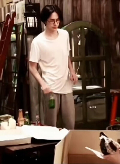 王一博 薄薄的一片