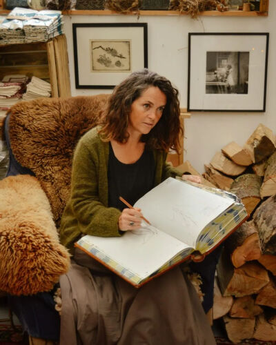 在Lou Tonkin手中，版画不再是一门严肃的艺术，而是她记录自然和生活的日记。