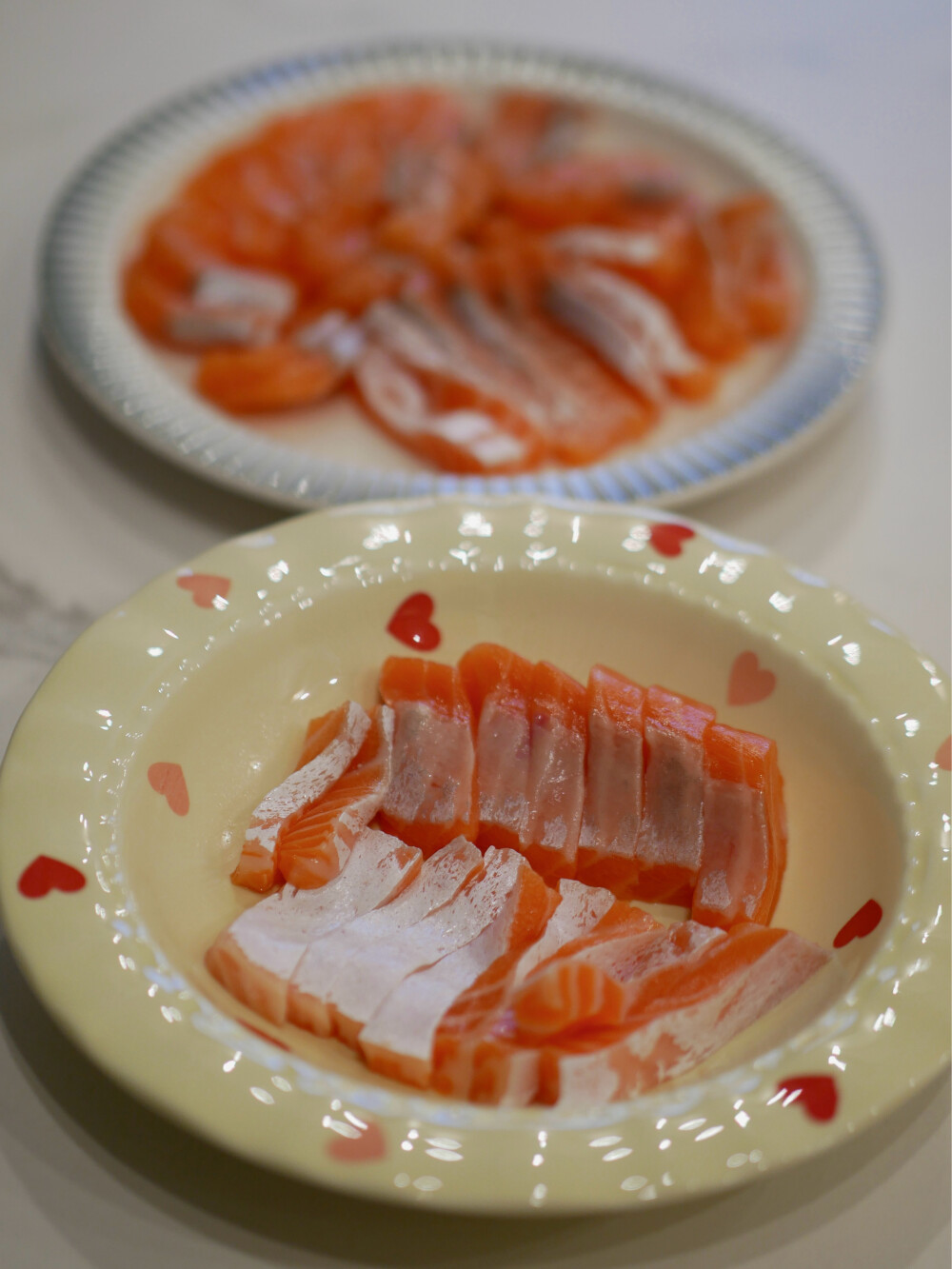 王狗控诉我只管自己这份的摆盘他那份看着跟狗粮一样
狗粮emmm…靠量取胜没毛病啊还有谁家狗子吃蛇腹啊中段边角料不错了