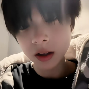 对我好疏远是怎么啦(｡･ω･｡)
有时很冷漠是怎么啦(>﹏_<)
