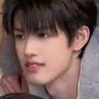 你喜欢小猪，不能只喜欢小猪可爱，你还要喜欢小猪的无理取闹，喜欢小猪爱哭，喜欢小猪打呼噜，喜欢小猪撒娇，喜欢小猪总把食物蹭得满身都是，喜欢小猪犯了错就躲进怀里装无辜，喜欢小猪黏着你寸步不离，喜欢小猪听不懂道理时的呆呆模样，喜欢小猪开心了就哼哼唧唧绕着你转。