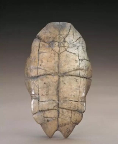 商代  甲骨刻辞
北京故宫博物院藏
