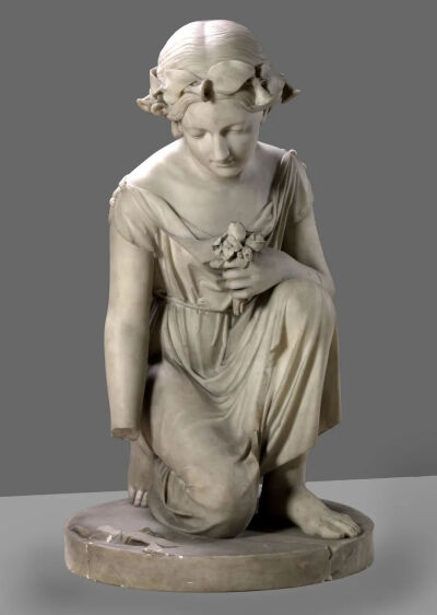 1867年莫齐耶创作雕像《卖花姑娘》，塑造上尤其关注神情与衣物的细节刻画/ 史密森尼美国艺术博物馆藏