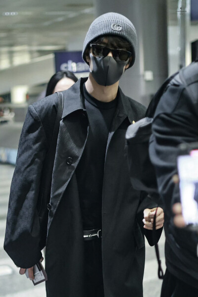 肖战 20260224 #肖战把机场走成秀场了
见水印