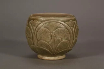 五代  耀州窑青釉莲瓣纹钵
观复博物馆藏
