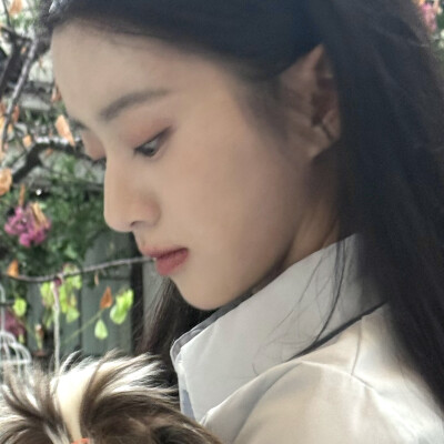 (ͼ̤͂ ͜ ͽ̤͂)✧ ​​​