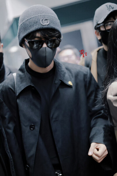 肖战 20260224 #肖战把机场走成秀场了
见水印