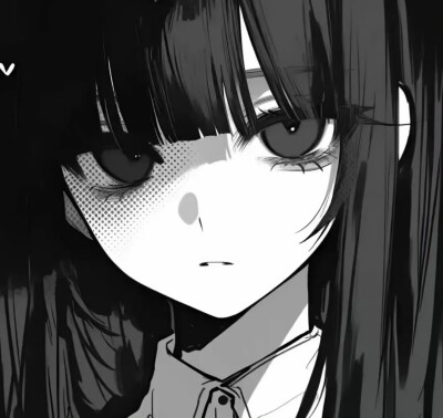 灰色调的旧街蓄满不属于它的零碎春雨