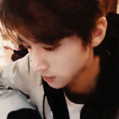 下次不许把自己的帅脸拍那么暗了调的我好崩溃