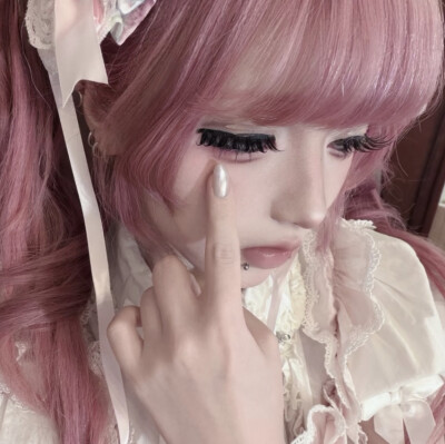 你这个笨女孩他不可能奔着你来