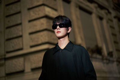 @GUCCI ​大秀#GucciPrimavera# 序幕将开，随@肖战 一起以经典为底，与先锋相遇，共探无限意趣，稍后见！http://t.cn/AXciBxFC ​​​