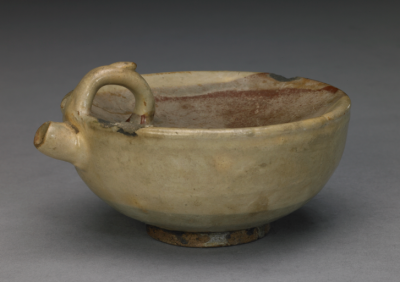 唐代 邛窑青灰釉黄绿彩灯盏
故宫博物院藏
