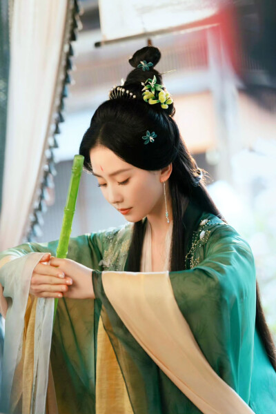 刘诗诗/东方淮竹