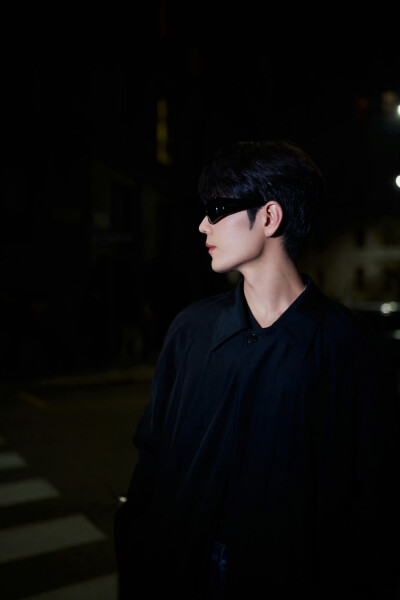 @GUCCI ​大秀#GucciPrimavera# 序幕将开，随@肖战 一起以经典为底，与先锋相遇，共探无限意趣，稍后见！http://t.cn/AXciBxFC ​​​