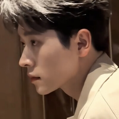 云轻轻盖过他头崖