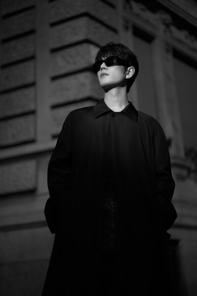 @GUCCI ​大秀#GucciPrimavera# 序幕将开，随@肖战 一起以经典为底，与先锋相遇，共探无限意趣，稍后见！http://t.cn/AXciBxFC ​​​