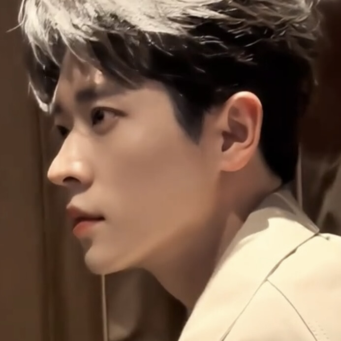 云轻轻盖过他头崖