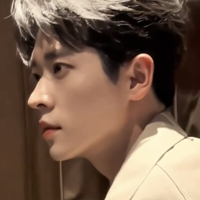 云轻轻盖过他头崖