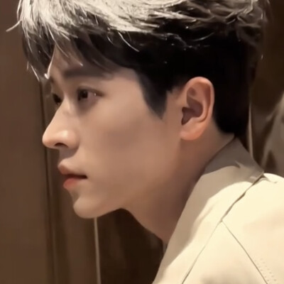 云轻轻盖过他头崖