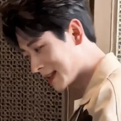 云轻轻盖过他头崖