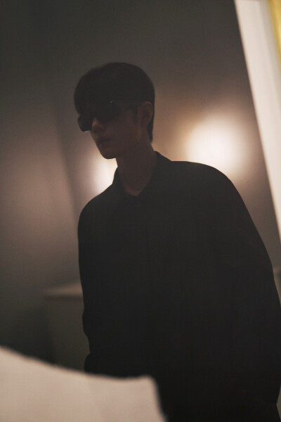 @GUCCI ​大秀#GucciPrimavera# 序幕将开，随@肖战 一起以经典为底，与先锋相遇，共探无限意趣，稍后见！http://t.cn/AXciBxFC ​​​