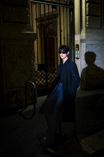 @GUCCI ​大秀#GucciPrimavera# 序幕将开，随@肖战 一起以经典为底，与先锋相遇，共探无限意趣，稍后见！http://t.cn/AXciBxFC ​​​