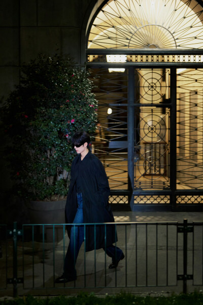 @GUCCI ​大秀#GucciPrimavera# 序幕将开，随@肖战 一起以经典为底，与先锋相遇，共探无限意趣，稍后见！http://t.cn/AXciBxFC ​​​