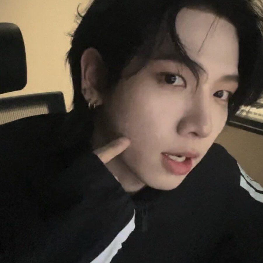 给兄弟们整了两张头像